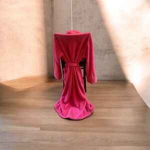 Bath & Body Works ,  Pink Robe
Front pockets, tie belt closure-
Made in Turkey.